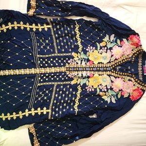 Johnny Was Embroidered Navy Floral Tunic Long Sleeves
